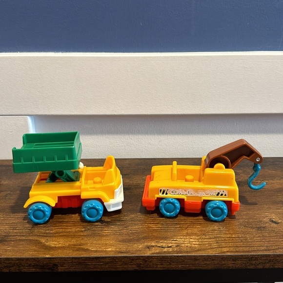 Vintage Playskool Pickup Dump Crane Farm Truck Yellow Cab Green Bed Blue Wheels - Picture 2 of 7
